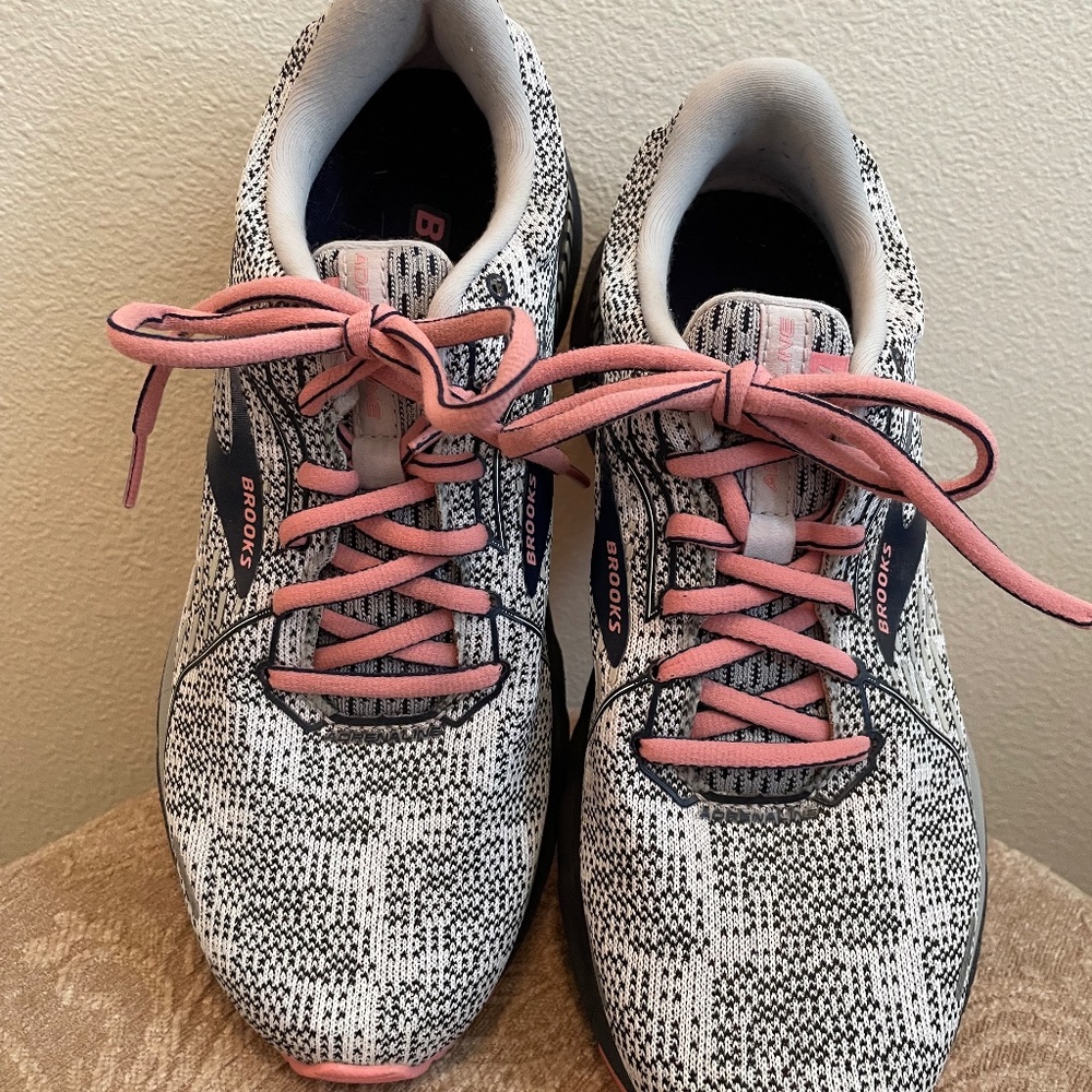 Brooks Womens Running Shoe Size 8 1/2